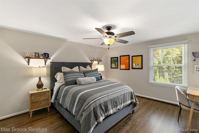 692 Bennington Drive, Bloomfield Hills, MI 48304