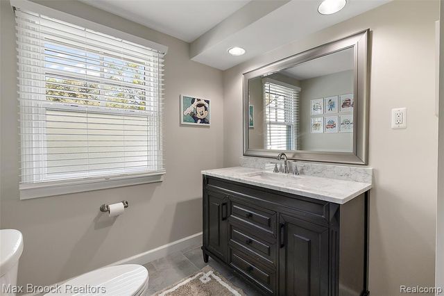 692 Bennington Drive, Bloomfield Hills, MI 48304