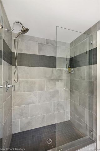 692 Bennington Drive, Bloomfield Hills, MI 48304