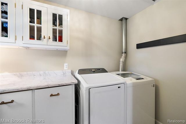 692 Bennington Drive, Bloomfield Hills, MI 48304