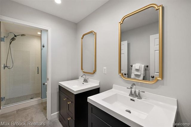 692 Bennington Drive, Bloomfield Hills, MI 48304