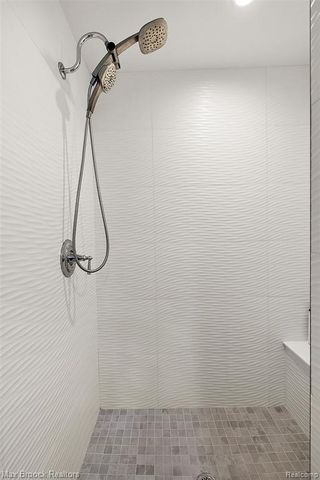 692 Bennington Drive, Bloomfield Hills, MI 48304