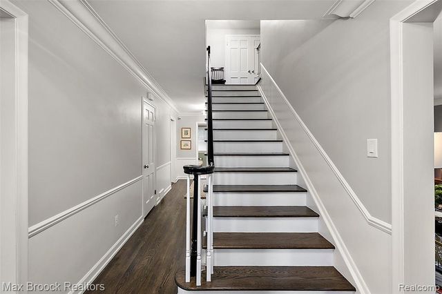 692 Bennington Drive, Bloomfield Hills, MI 48304