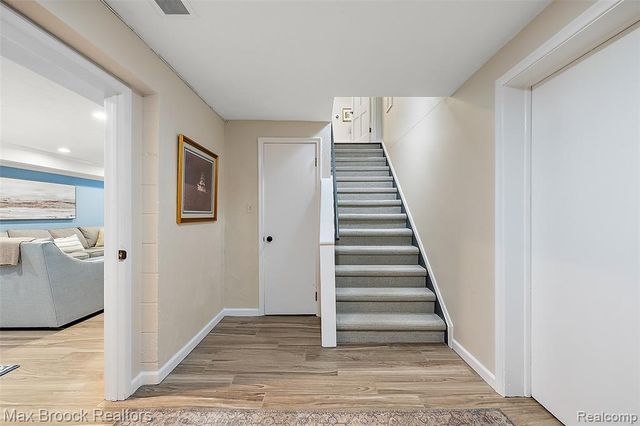 692 Bennington Drive, Bloomfield Hills, MI 48304