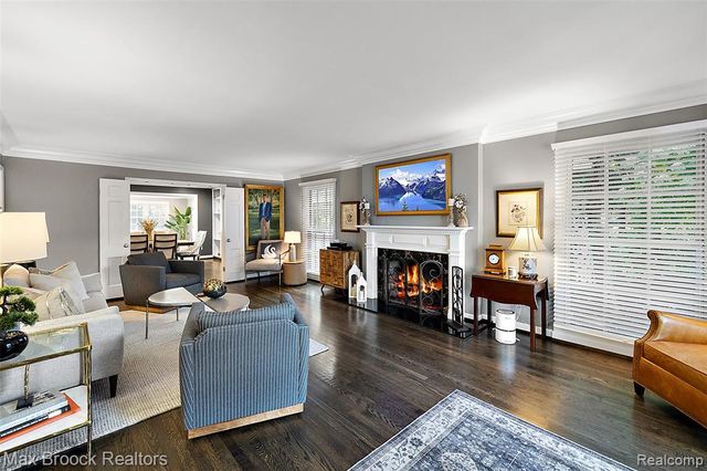 692 Bennington Drive, Bloomfield Hills, MI 48304