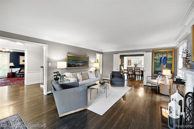 692 Bennington Drive, Bloomfield Hills, MI 48304