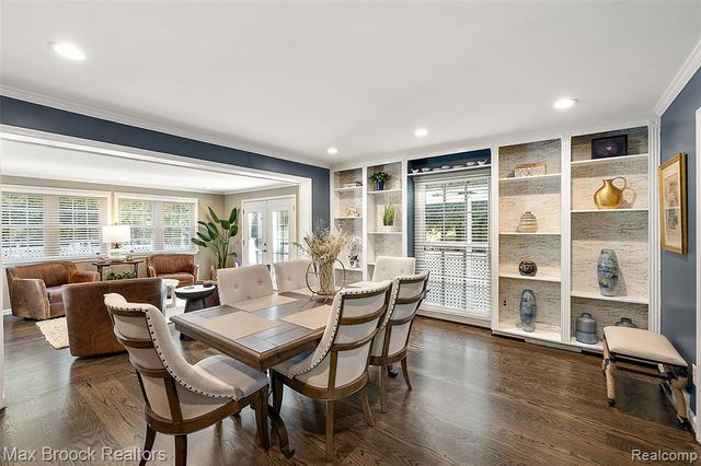 692 Bennington Drive, Bloomfield Hills, MI 48304