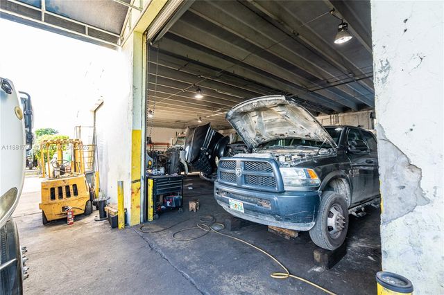 Established Truck Repair Mechanic Shop, Homestead, FL 33030