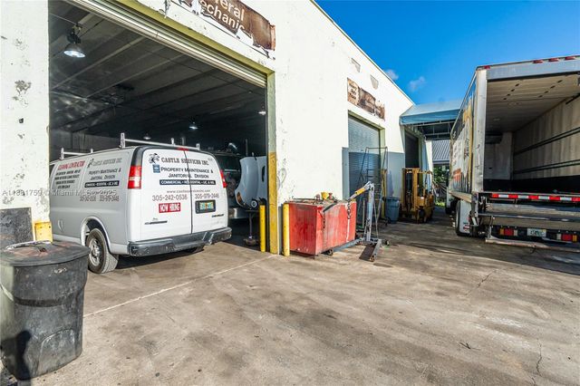 Established Truck Repair Mechanic Shop, Homestead, FL 33030