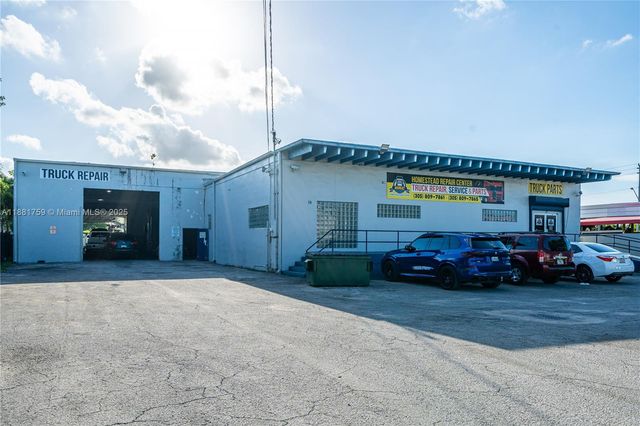Established Truck Repair Mechanic Shop, Homestead, FL 33030