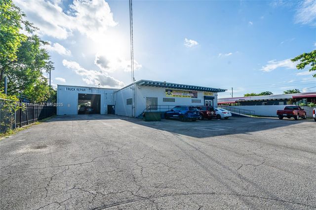 Established Truck Repair Mechanic Shop, Homestead, FL 33030