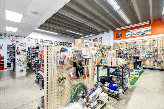 Established Truck Repair Mechanic Shop, Homestead, FL 33030