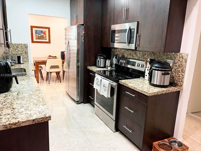955 NW 106th Ave Circle, Miami, FL 33172