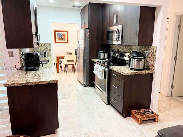 955 NW 106th Ave Circle, Miami, FL 33172
