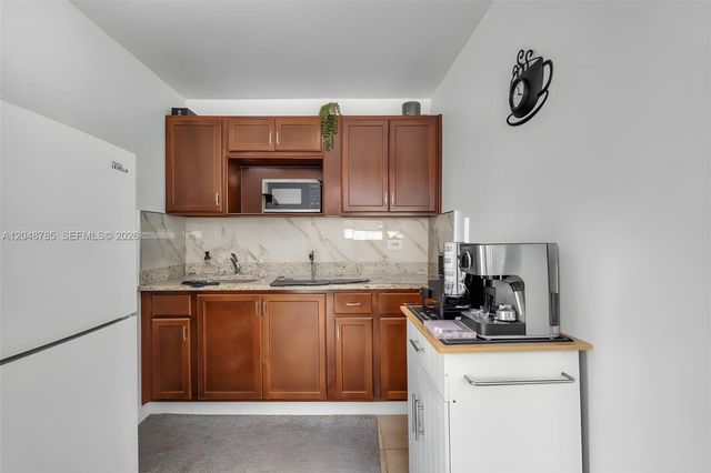 6084 E 7th Avenue, Hialeah, FL 33013