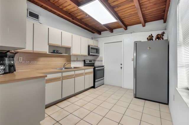 6084 E 7th Avenue, Hialeah, FL 33013