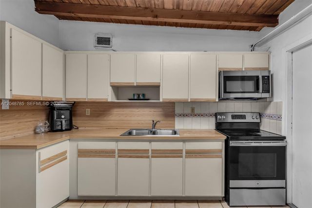 6084 E 7th Avenue, Hialeah, FL 33013