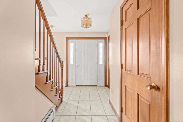 40 Melody Lane, East Hartford, CT 06118