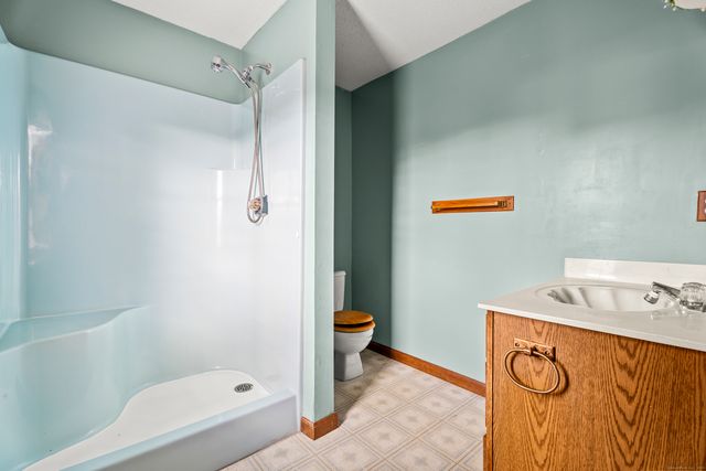 40 Melody Lane, East Hartford, CT 06118