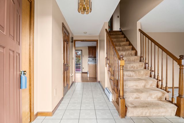 40 Melody Lane, East Hartford, CT 06118