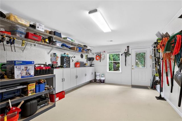 3913 Springtree Lane, Hoschton, GA 30548