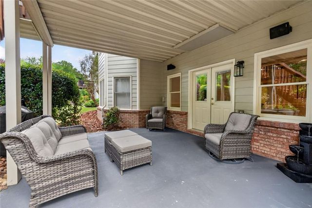3913 Springtree Lane, Hoschton, GA 30548