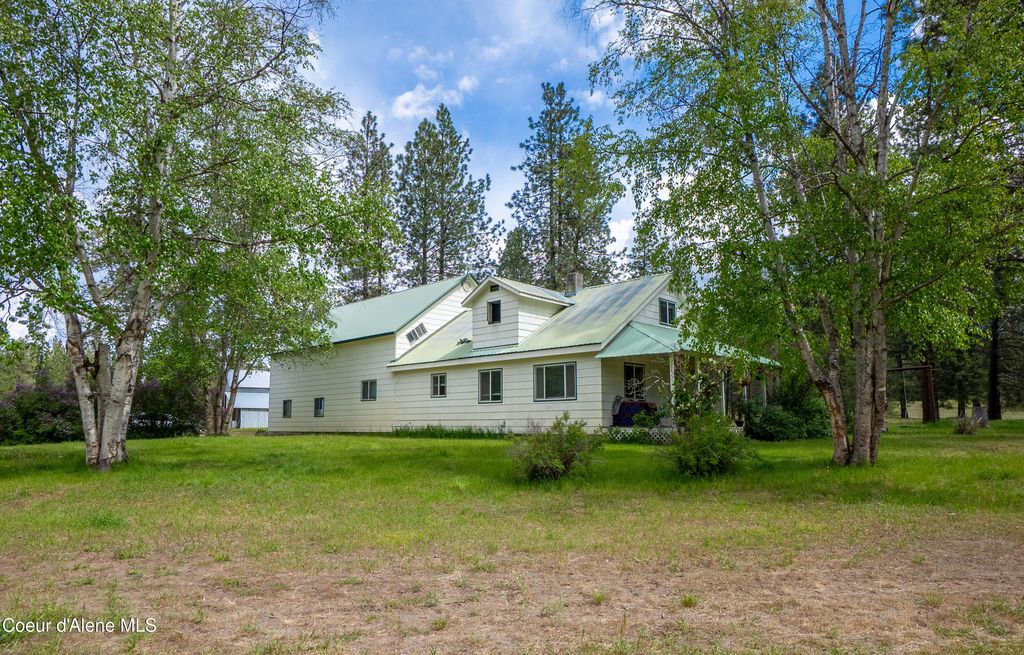 919 Silver Springs Rd, Moyie Springs, ID 83845