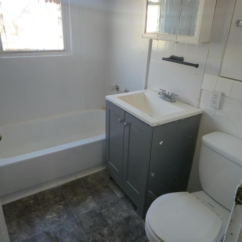 2548 N 18th STREET, Milwaukee, WI 53206