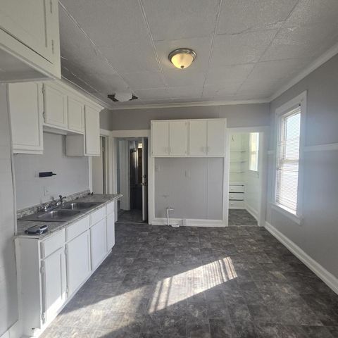 2548 N 18th STREET, Milwaukee, WI 53206