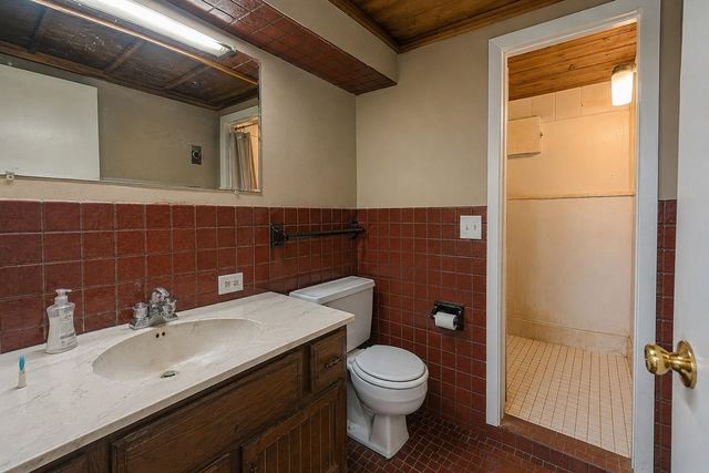 8750 Queensland Lane N, Maple Grove, MN 55311