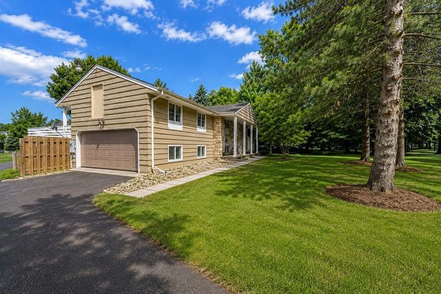 8750 Queensland Lane N, Maple Grove, MN 55311