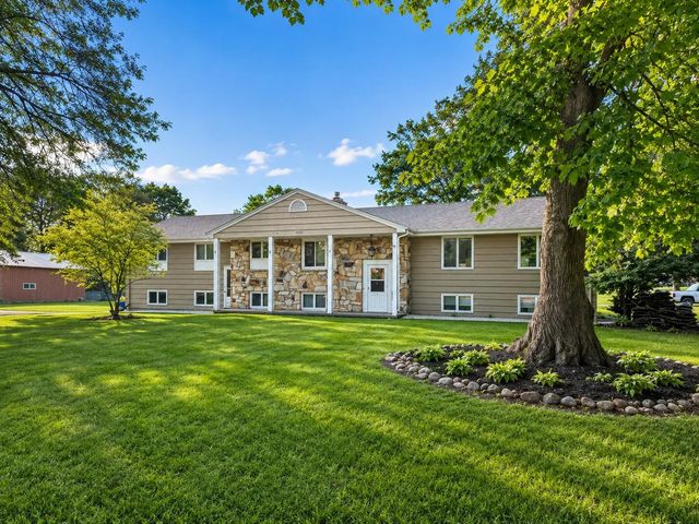 8750 Queensland Lane N, Maple Grove, MN 55311
