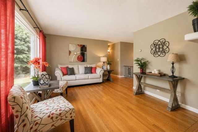 8750 Queensland Lane N, Maple Grove, MN 55311
