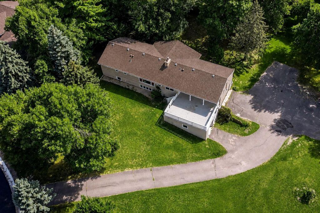 8750 Queensland Lane N, Maple Grove, MN 55311