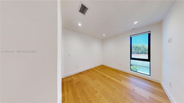 353 NW 50th St 353, Miami, FL 33127