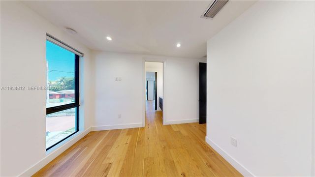 353 NW 50th St 353, Miami, FL 33127