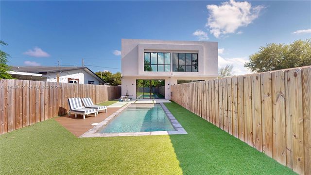 353 NW 50th St 353, Miami, FL 33127