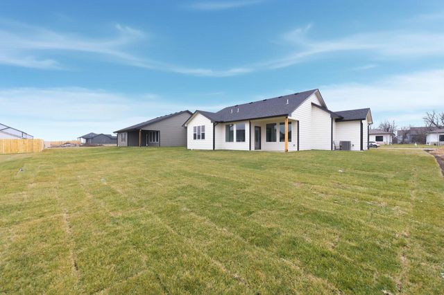 620 Elmwood St, Park City, KS 67147