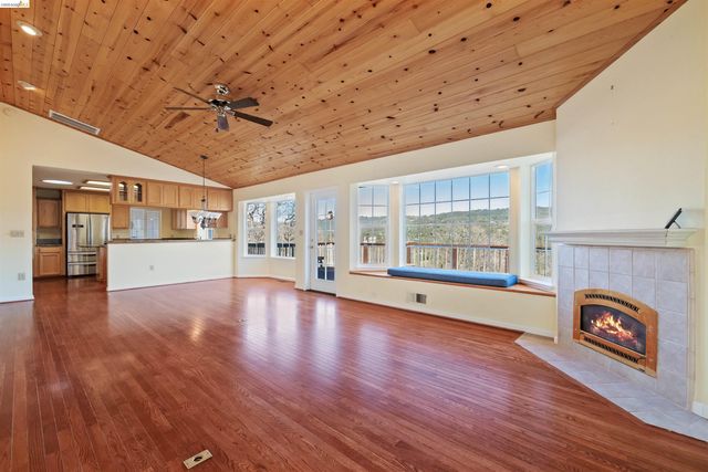 15830 Ridgefield Court, Sonora, CA 95370