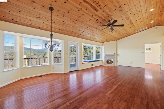 15830 Ridgefield Court, Sonora, CA 95370