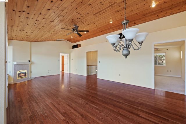 15830 Ridgefield Court, Sonora, CA 95370