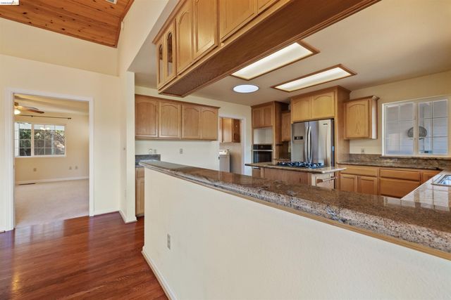 15830 Ridgefield Court, Sonora, CA 95370