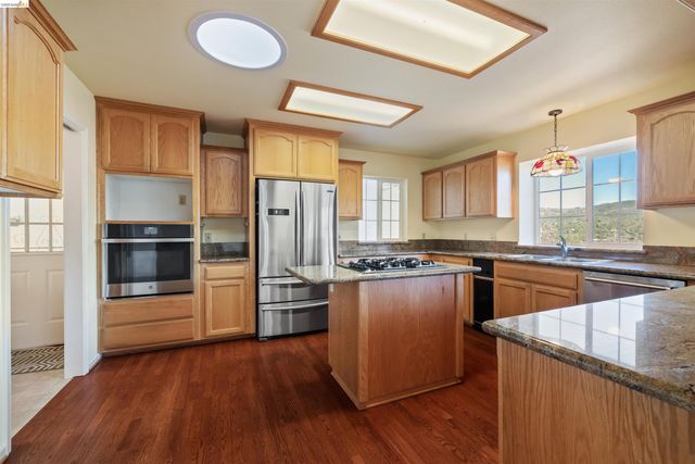 15830 Ridgefield Court, Sonora, CA 95370