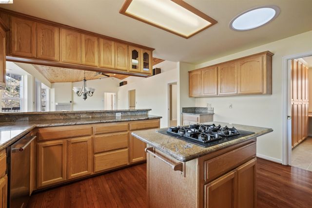 15830 Ridgefield Court, Sonora, CA 95370