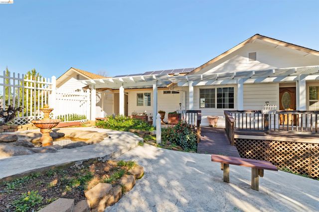 15830 Ridgefield Court, Sonora, CA 95370
