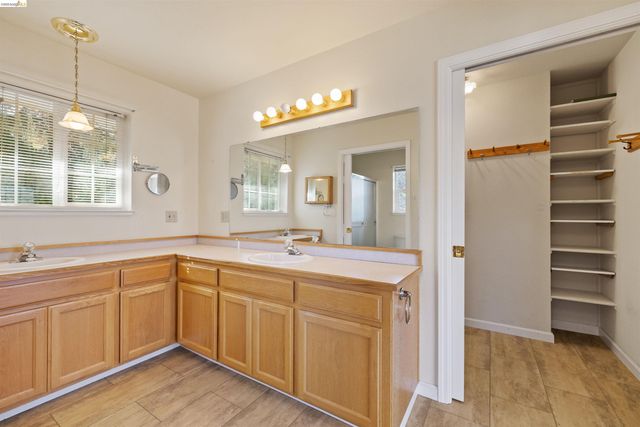 15830 Ridgefield Court, Sonora, CA 95370