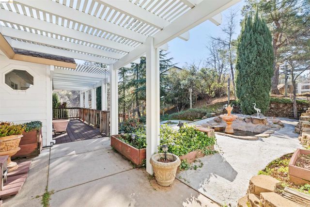 15830 Ridgefield Court, Sonora, CA 95370