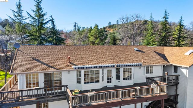 15830 Ridgefield Court, Sonora, CA 95370