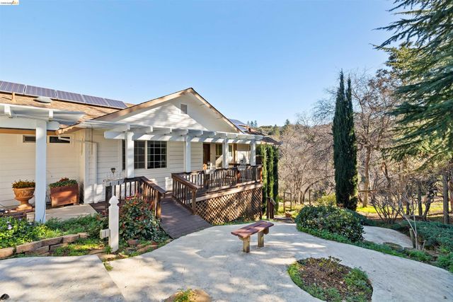 15830 Ridgefield Court, Sonora, CA 95370