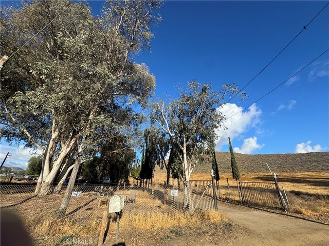 28265 California, Winchester, CA 92596
